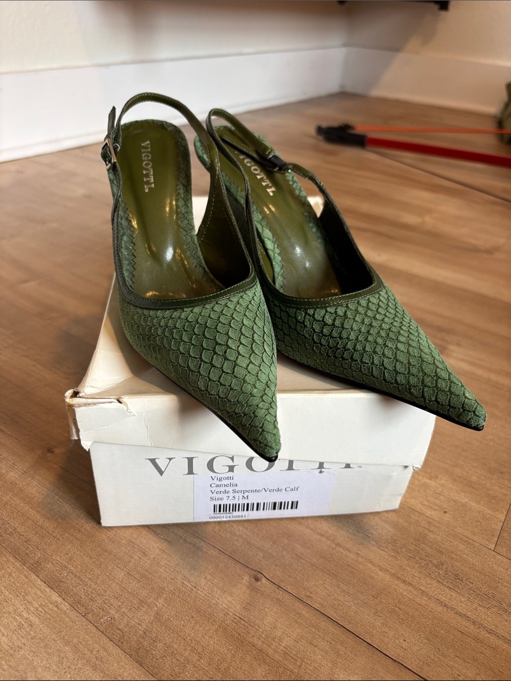 Vigotti Green Textured Pointed Slingback Pumps